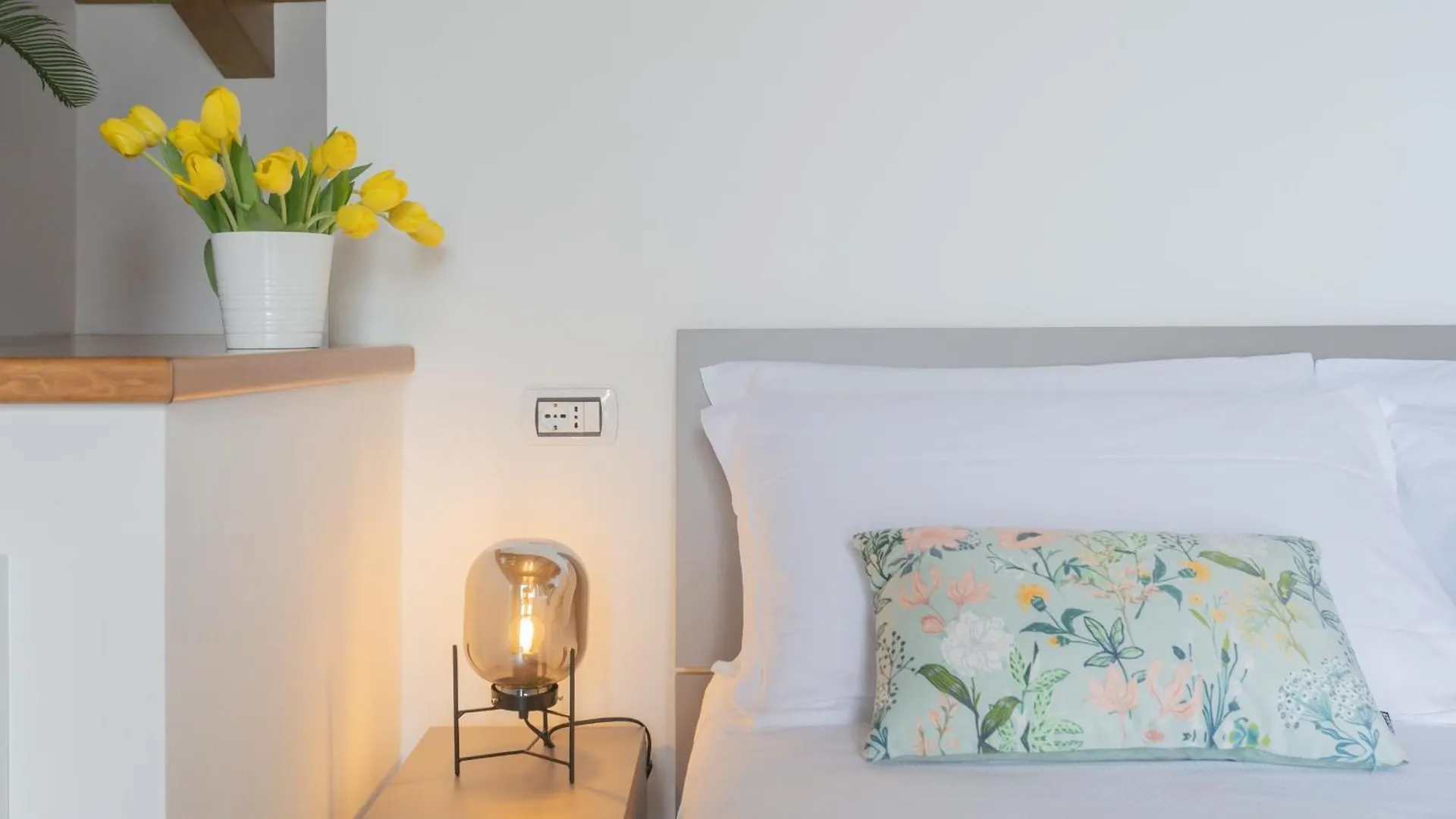 Dream Lake Apartments Lake View - Private Beach By Rent All Como Лезено