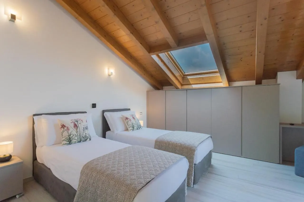 Dream Lake Apartments Lake View - Private Beach By Rent All Como Лезено