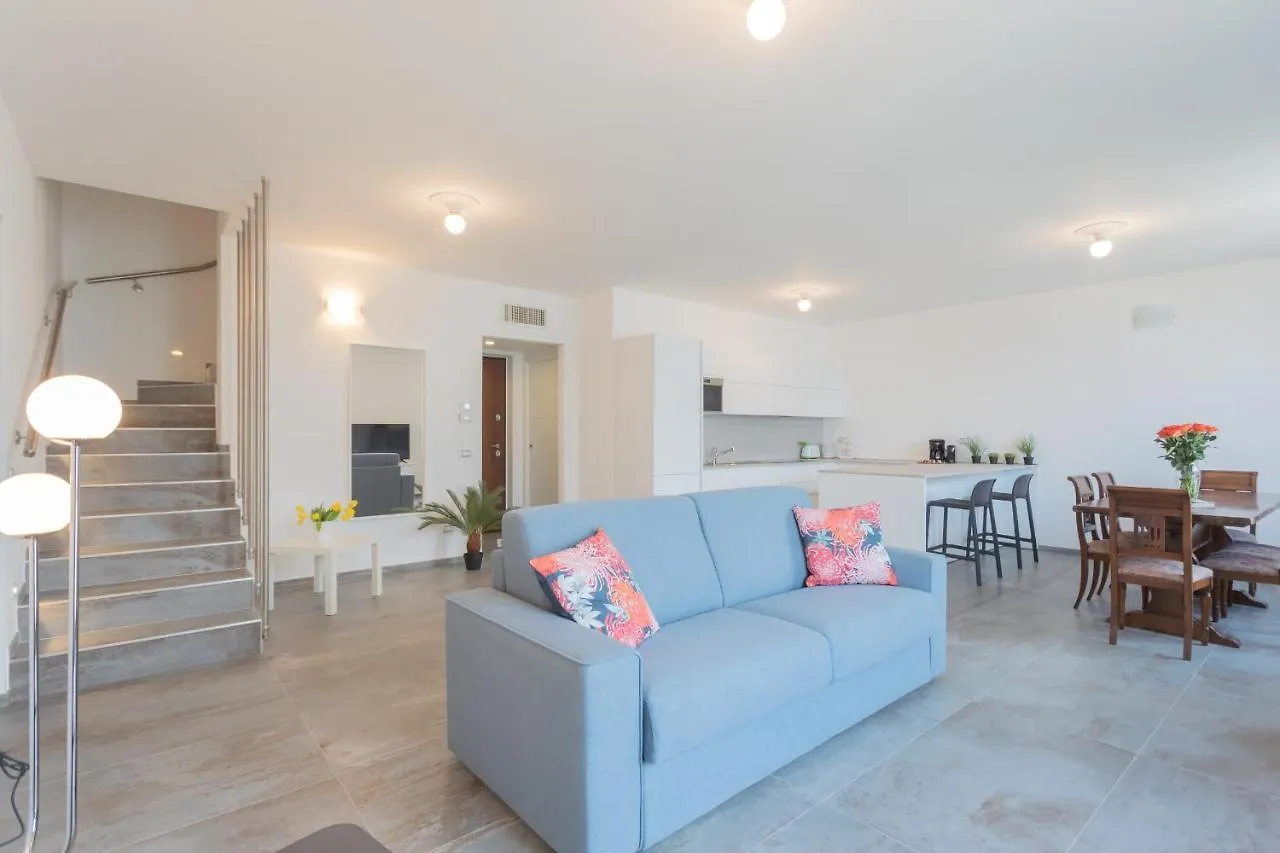Dream Lake Apartments Lake View - Private Beach By Rent All Como Лезено